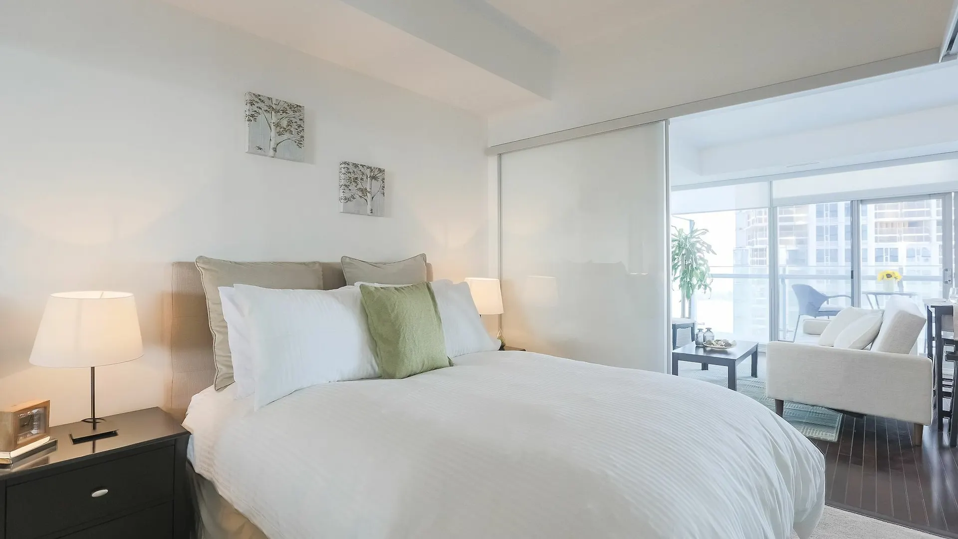 Noel Suites - York And Bremner Toronto