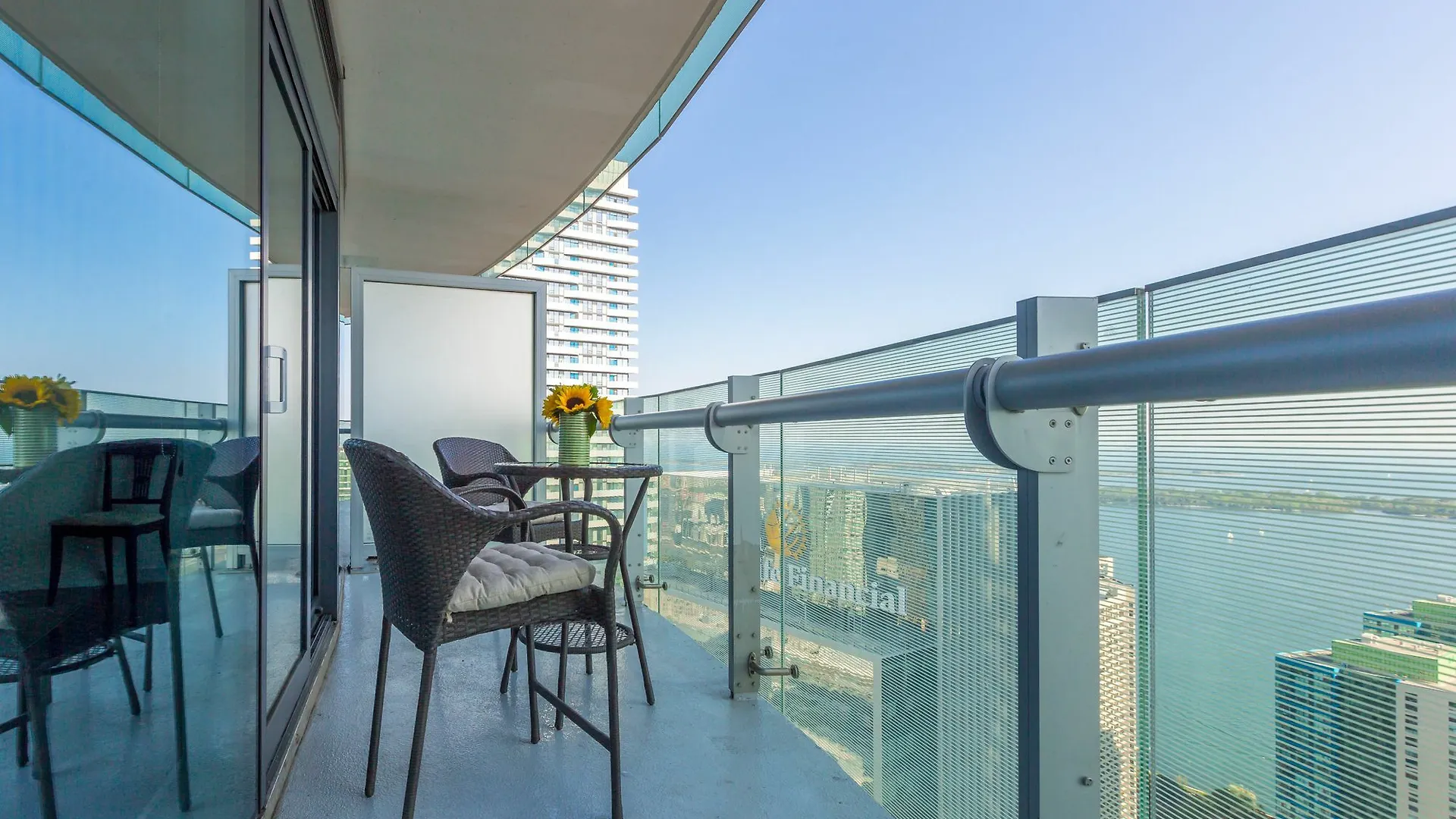 Noel Suites - York And Bremner Toronto
