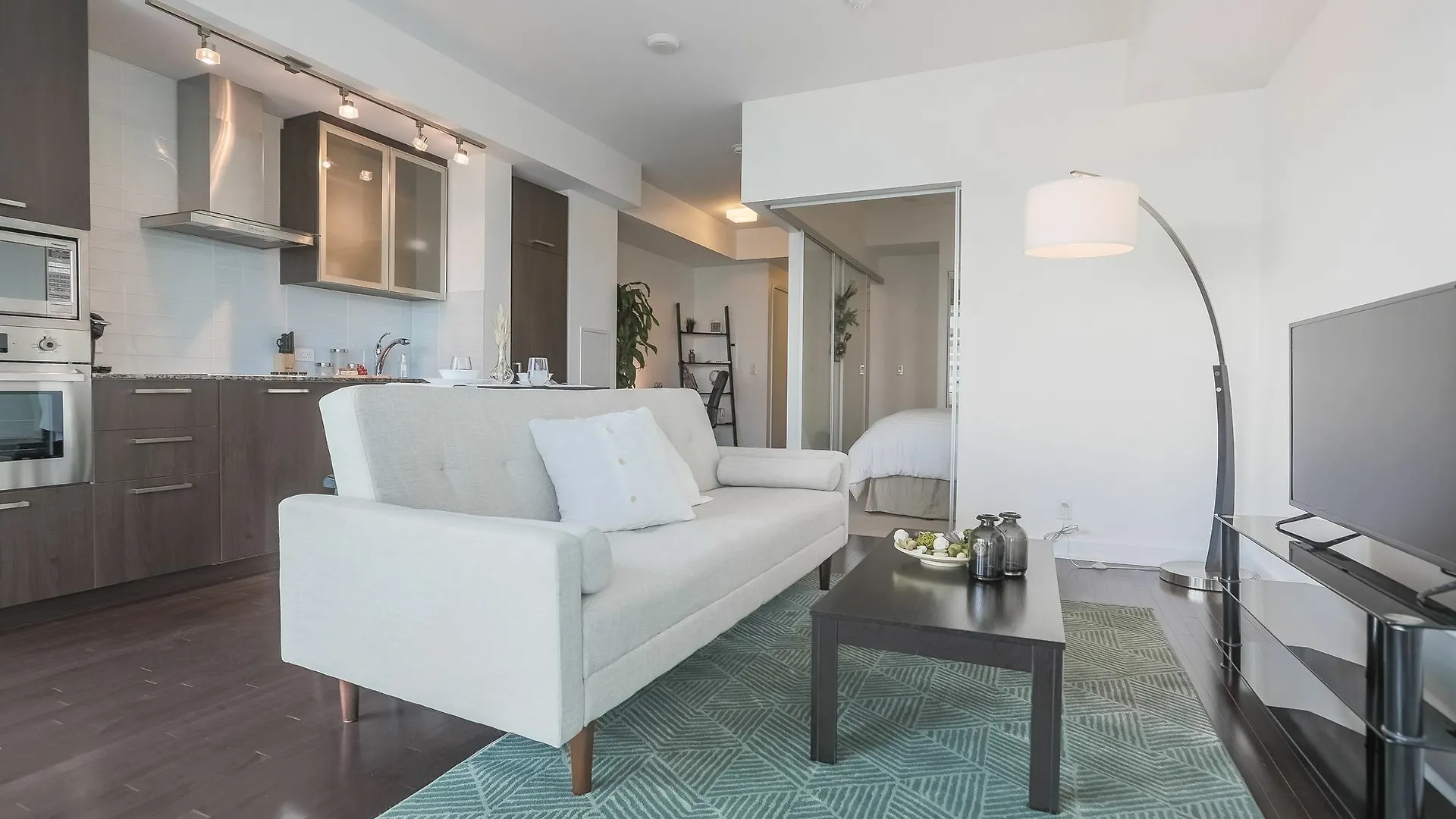Noel Suites - York And Bremner Toronto Apartment