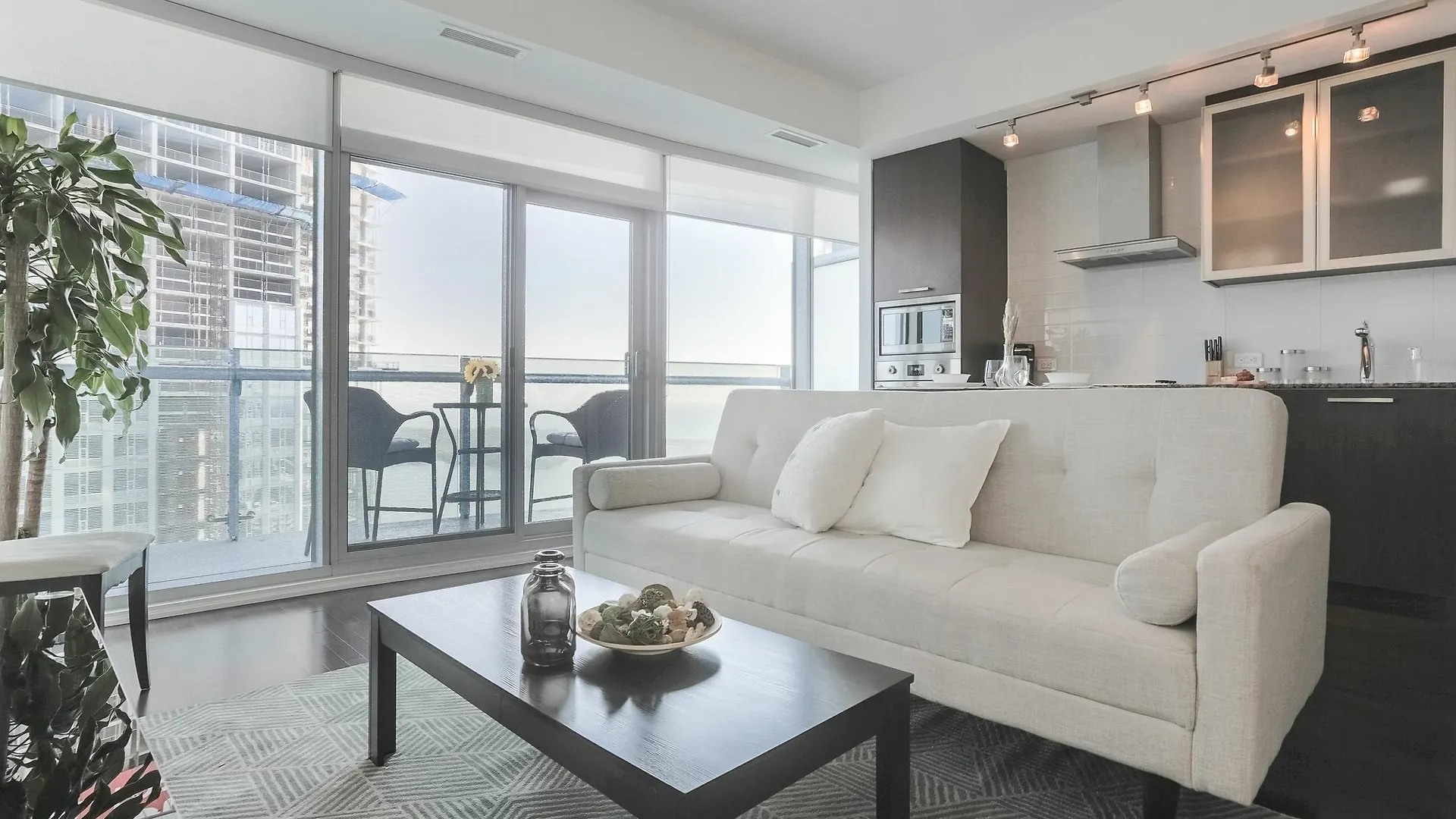 Noel Suites - York And Bremner Toronto