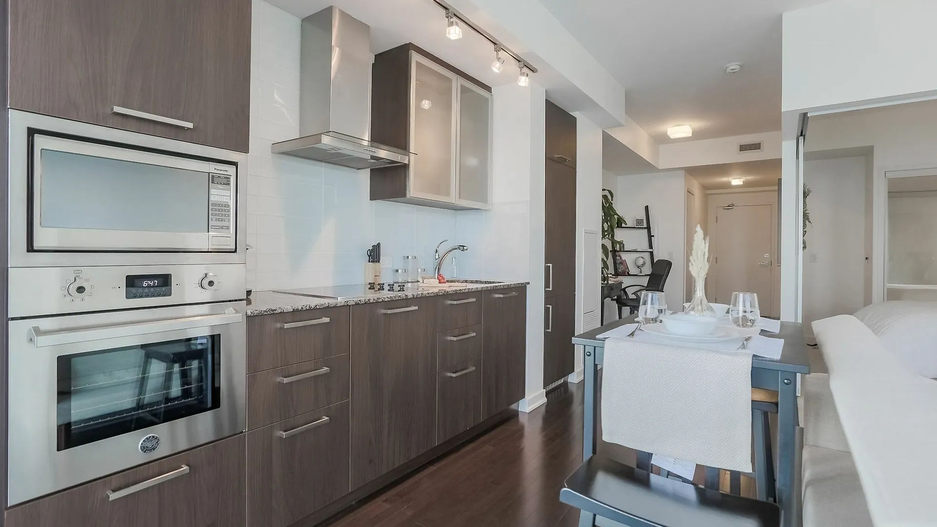 Noel Suites - York And Bremner Toronto