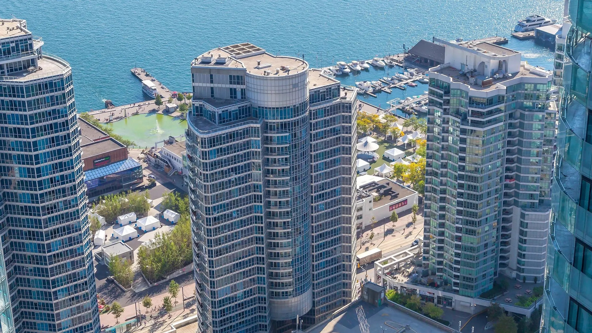Noel Suites - York And Bremner Toronto Canada