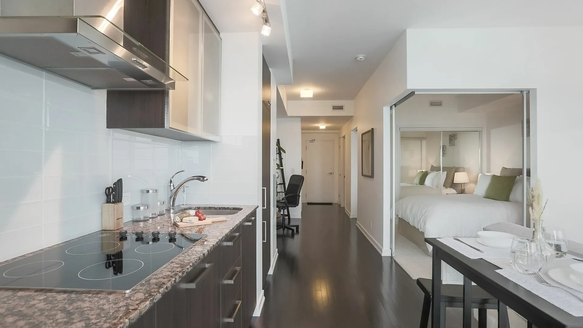 Noel Suites - York And Bremner Toronto 0*,
