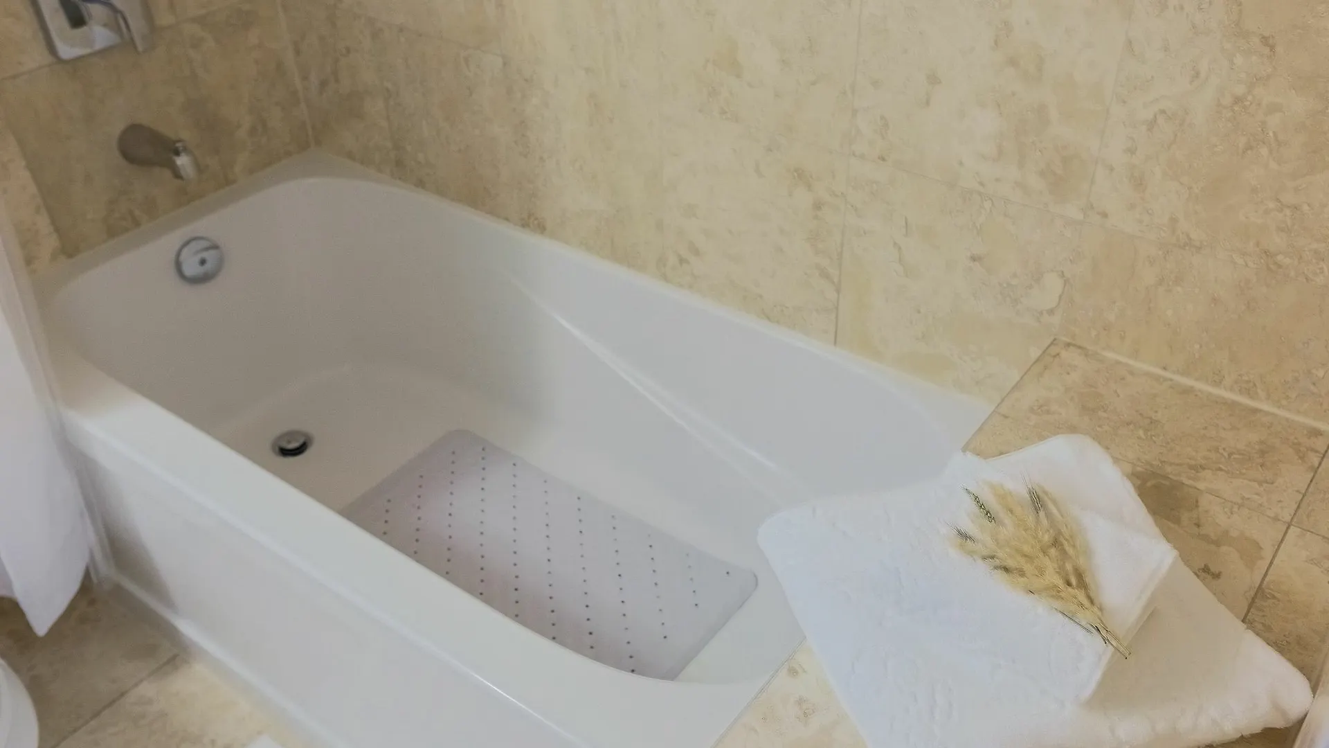 Noel Suites - York And Bremner Toronto Apartment